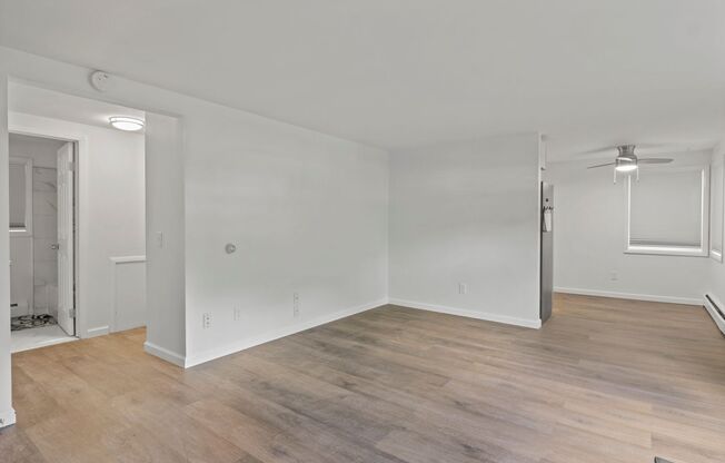 2 beds, 1 bath, $1,600, Unit 105-7