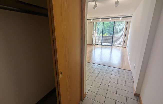 2 beds, 1 bath, $1,795, Unit 604