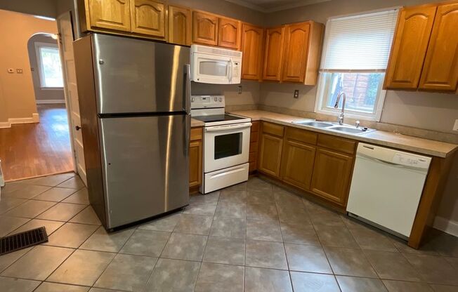 1557-1559 Clifton Ave