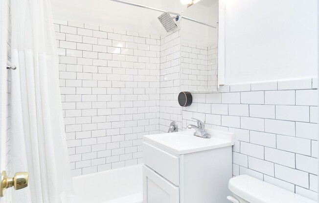 338 E 53 ST