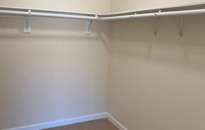 1 bed, 1 bath, 620 sqft, $1,350, Unit 3200 E