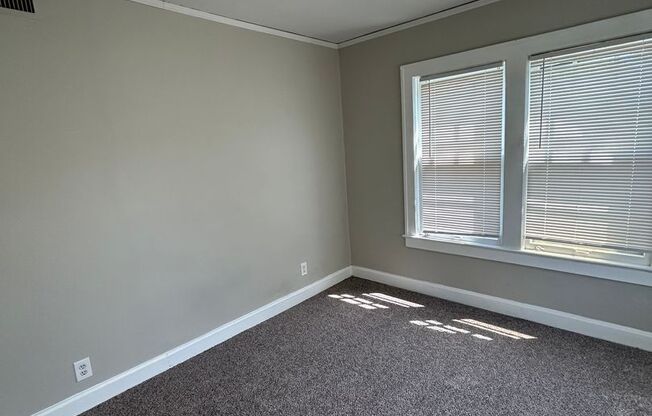 2 beds, 1 bath, 780 sqft, $1,195, Unit 5302 Charlotte St.