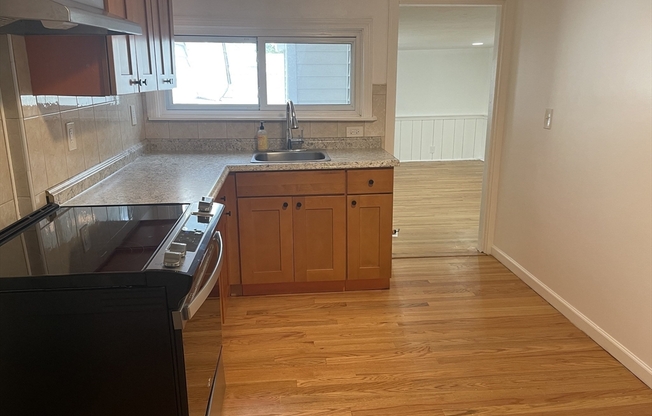 3 beds, 1 bath, 1,004 sqft, $2,700, Unit 2