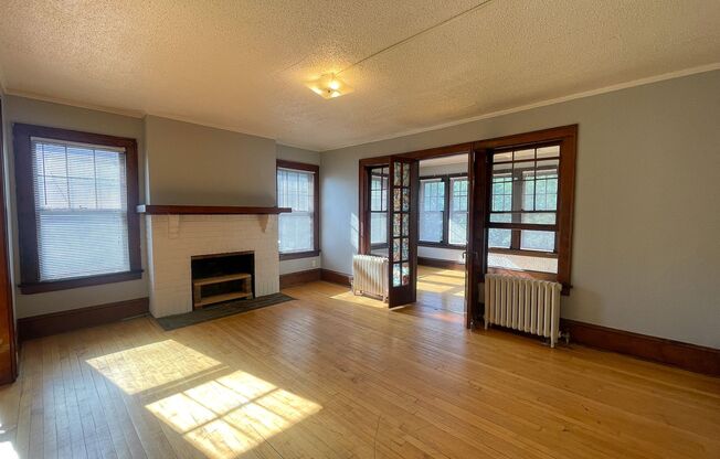 3 beds, 1 bath, $2,160, Unit Unit 2