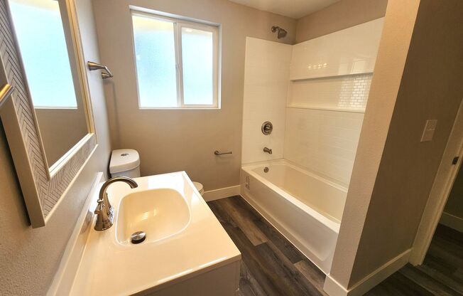 1 bed, 1 bath, 875 sqft, $1,475, Unit T15