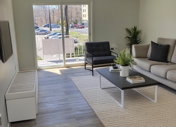 1 bed, 1 bath, 700 sqft, $1,950, Unit 25
