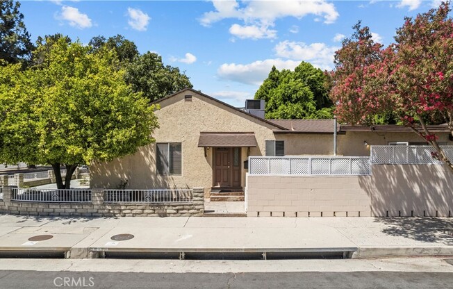 17501 VICTORY BLVD