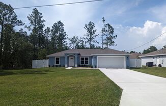 New 3/2/2 fenced home with Many Upgrades in Citrus Springs