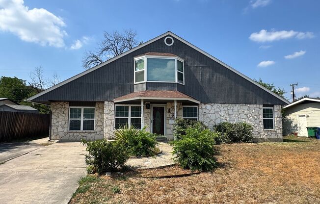 Ready For Move In - Nicely Renovated Large 5 bedroom 3 bath home in North Central SA - Near 281 & the Quarry