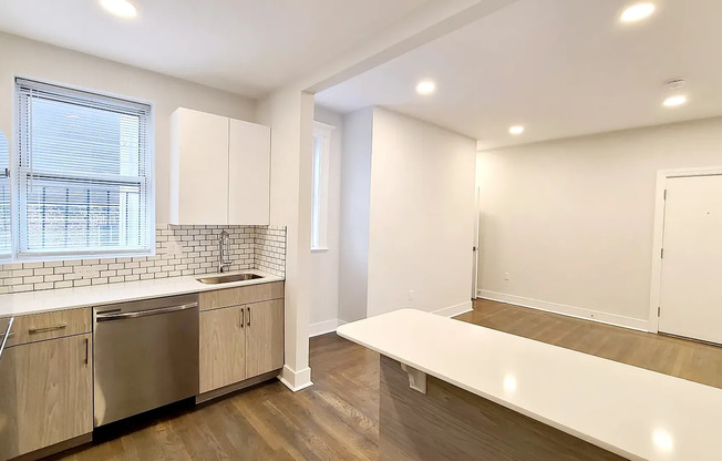 Great location! Fenway apartment with in-unit washer/dryer near B, C, D and E Lines, Orange Line and Commuter Rail stations!
