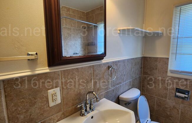 $950 - 3 bedroom / 1 bathroom - Single Family Home