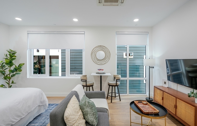 Studio, 1 bath, 450 sqft, $4,500, Unit 404FURNISHE