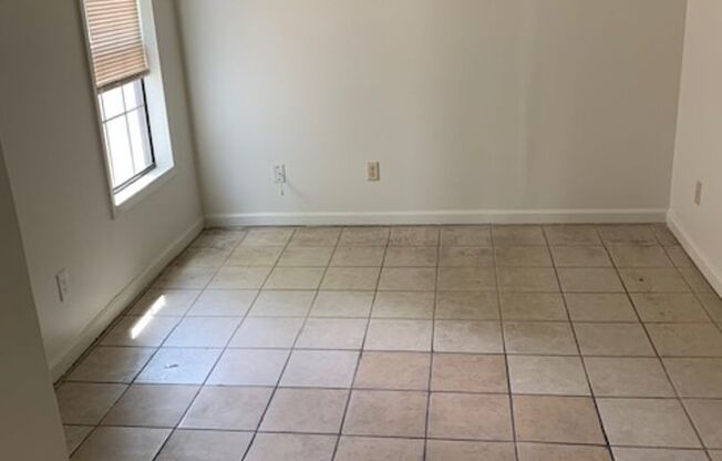 3 beds, 1 bath, $1,250