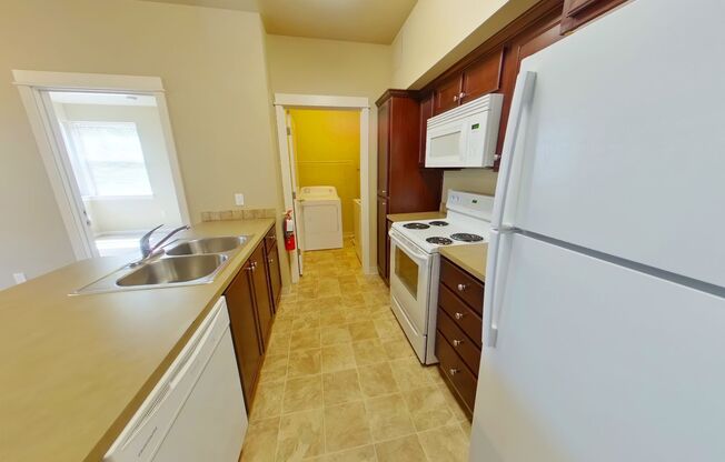 2 beds, 2 baths, 700 sqft, $1,800, Unit 302