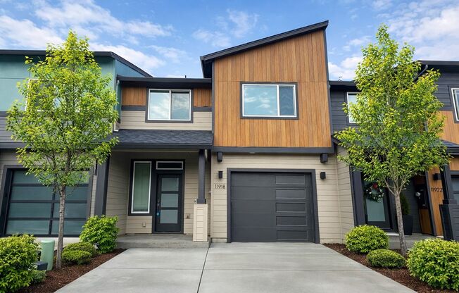 6 - 12 Mth Lease Available - Prairie Commons Luxury Townhome for Lease - 11918 NE 108th St