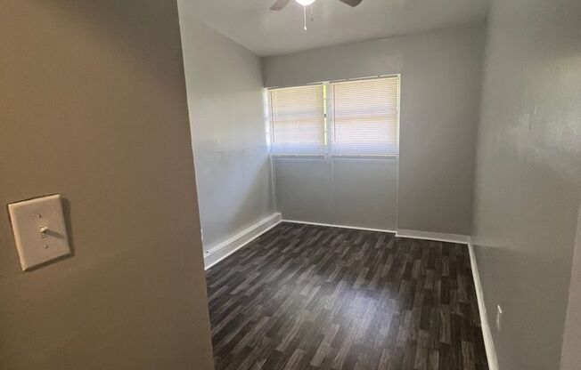 3 beds, 1 bath, $895