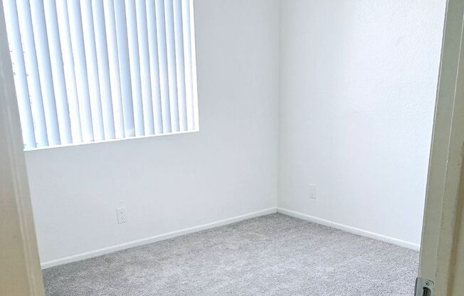 2 beds, 1 bath, 855 sqft, $1,805