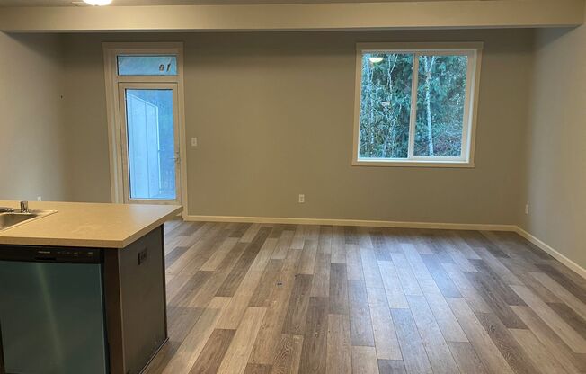 LIKE NEW Kalama Townhome for Lease - 211 Cloverdale Rd Unit A