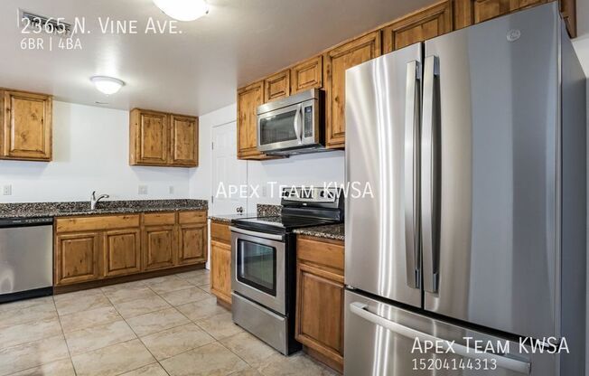 2365 N VINE AVE