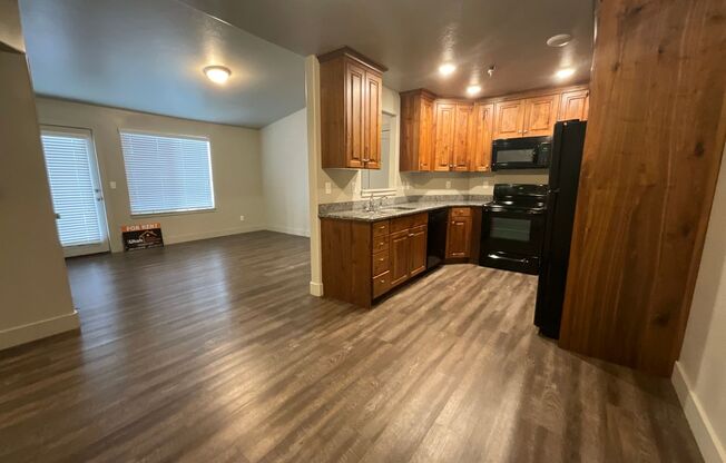 3 beds, 2 baths, 1,250 sqft, $1,550