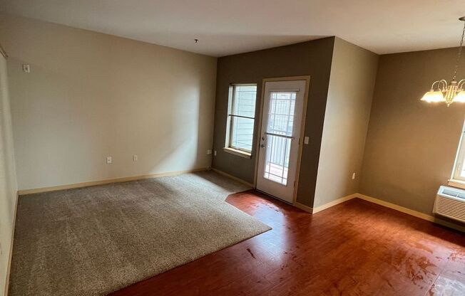 Studio, 1 bath, 612 sqft, $1,075, Unit 423