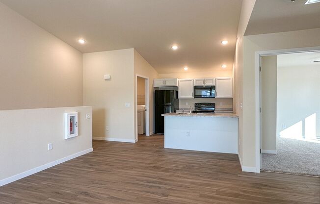 2 beds, 1 bath, 1,032 sqft, $1,350, Unit RO 10101-43