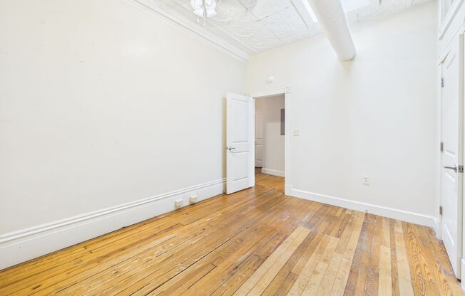 2 beds, 2 baths, 925 sqft, $1,600, Unit 404