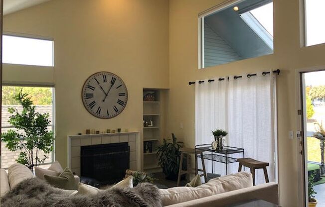 Desirable Redwood Shores Townhouse