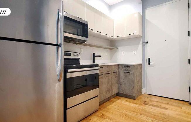 2 beds, 1 bath, $2,775, Unit 2B