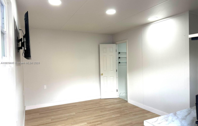8235 SW 41 TER