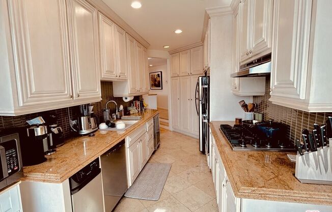 750 S Bundy Dr