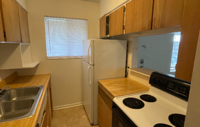 2 beds, 1 bath, 870 sqft, $1,165, Unit Unit 10