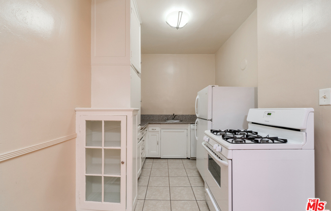 Studio, 1 bath, 720 sqft, $2,350, Unit 202