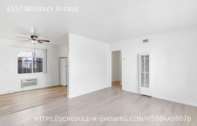 6537 WOODLEY AVE