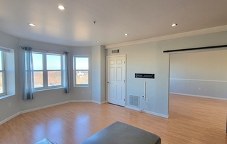 2 beds, 1.5 baths, 1,083 sqft, $2,500, Unit 602