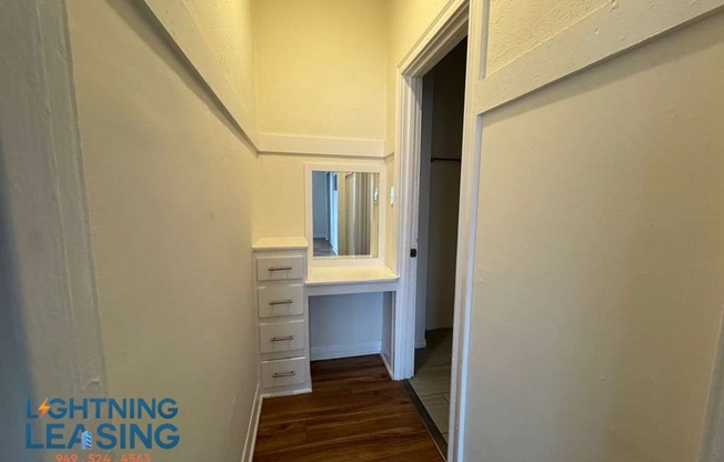 1056 1/2 NORMANDIE AVE