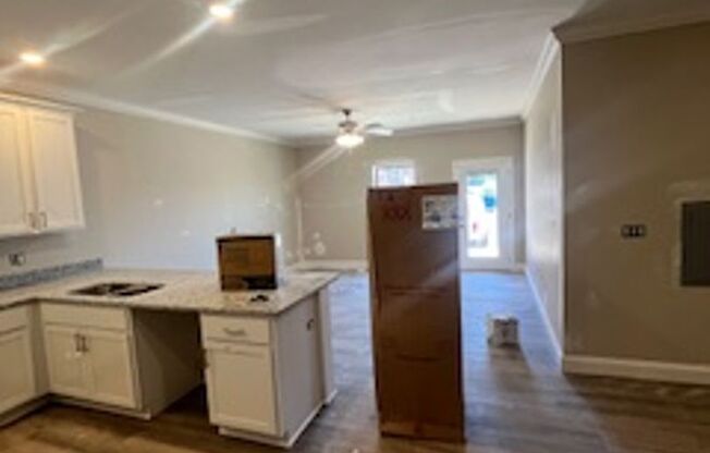 2 beds, 1 bath, 950 sqft, $1,000, Unit 214
