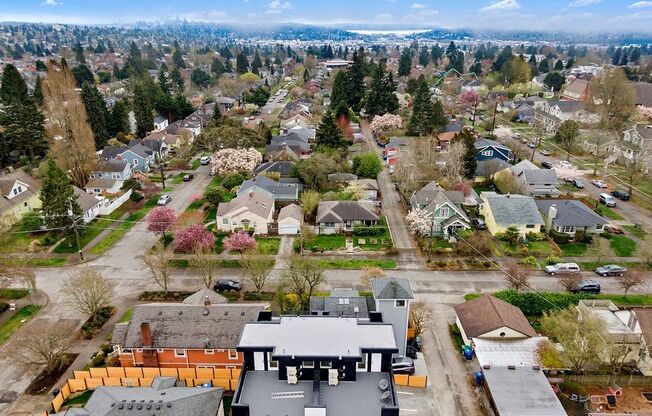 Gorgeous newer town home on a quite street of North Ballard