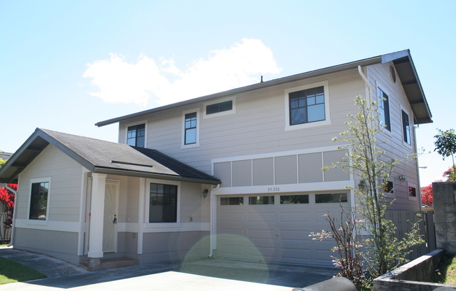 Mililani Mauka - 3 Bedroom, 2.5 Bath, 2 Parking Home located in Cul-de-Sac !