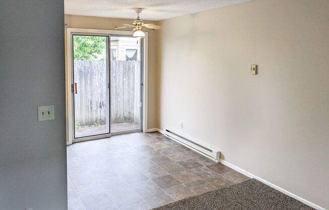 2 beds, 1 bath, $1,250, Unit 1057