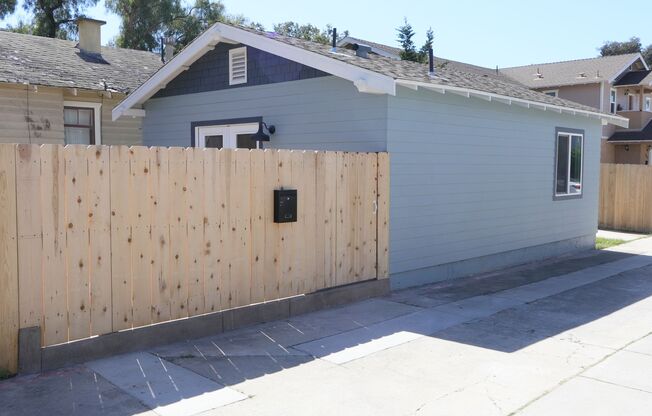 Private 1BR w/ Parking & Patio – Prime Location.
