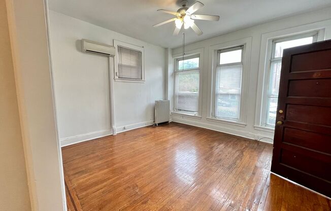 2 beds, 1 bath, 1,000 sqft, $1,840, Unit 3033 N. Calvert St. C1