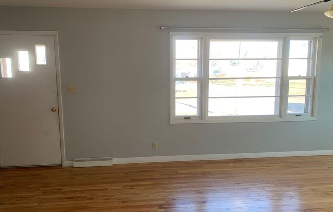 3 beds, 1 bath, $1,295