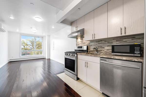 138 12 NORTHERN BLVD