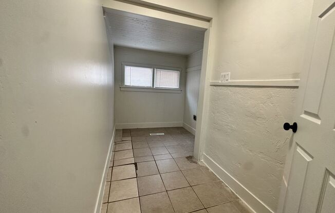 2 beds, 1 bath, $1,399