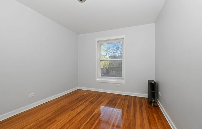 1514-1516 E 67th PL
