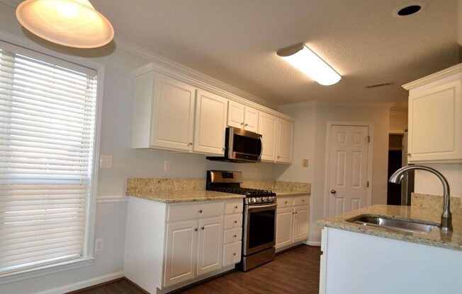 36 SARATOGA PL