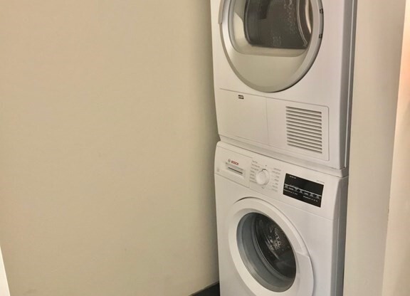 1 bed, 1 bath, 610 sqft, $3,400, Unit 206