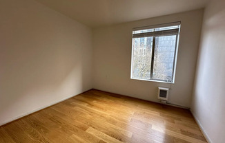 Beautiful Studio Flat in the Heart of Downtown PDX with Air Conditioning!