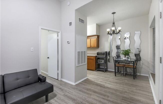 Furnished 1x1 North Campus Apartment on Guad